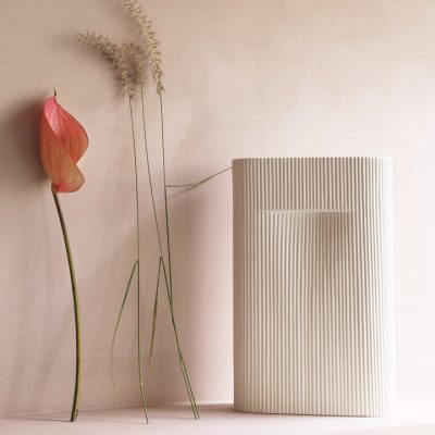 Muuto-Ridge-Bodenvase-H-35-cm-off-white-Ambiente